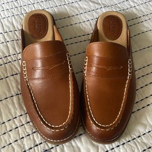 Brand new, never worn Sperry top-bider mule. Super comfortable